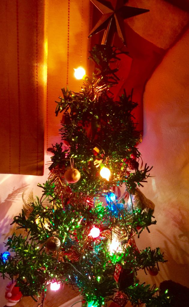子ども時代にクリスマスを温かく照らしてくれたレトロ電飾とのお別れ 路地裏のはにうら